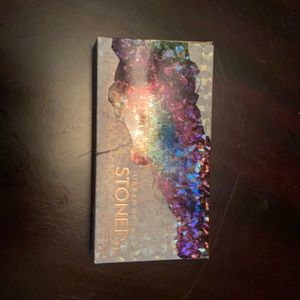 Urban decay stone vibes eyeshadow palette